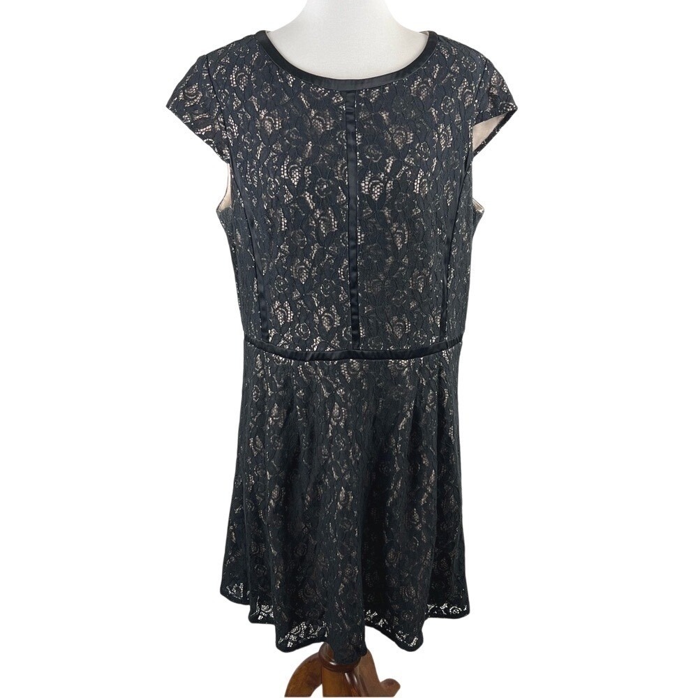 R&K Black Floral Lace Fit and Flare Cap Sleeve Dress Satin Trim Size 18